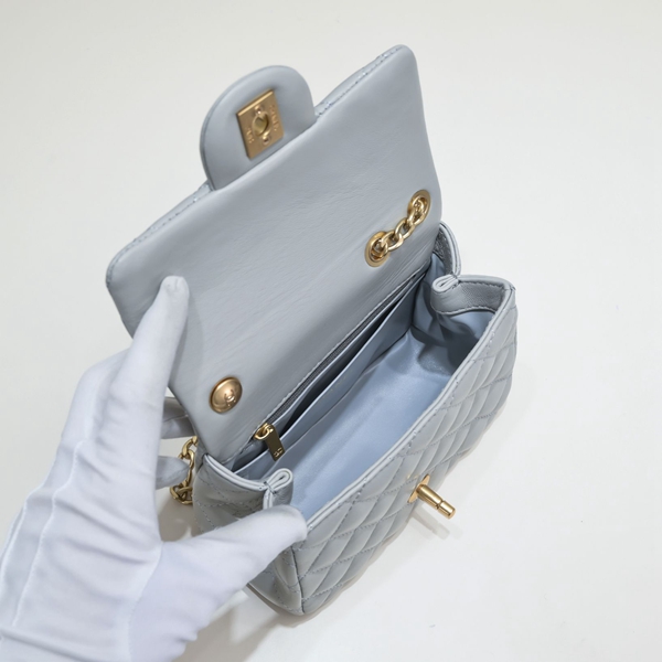 シャネルバッグ着用イメージ